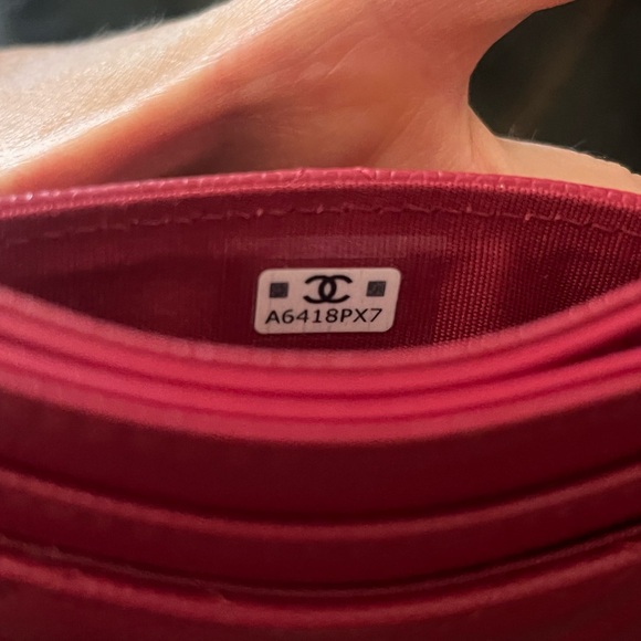 NOT AVAILABLE BNIB CHANEL RED FLAT CARD HOLDER - Picture 6 of 7
